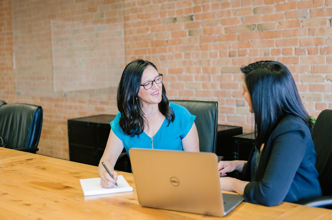manager giving feedback